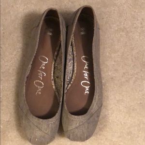 Cute Toms flats.